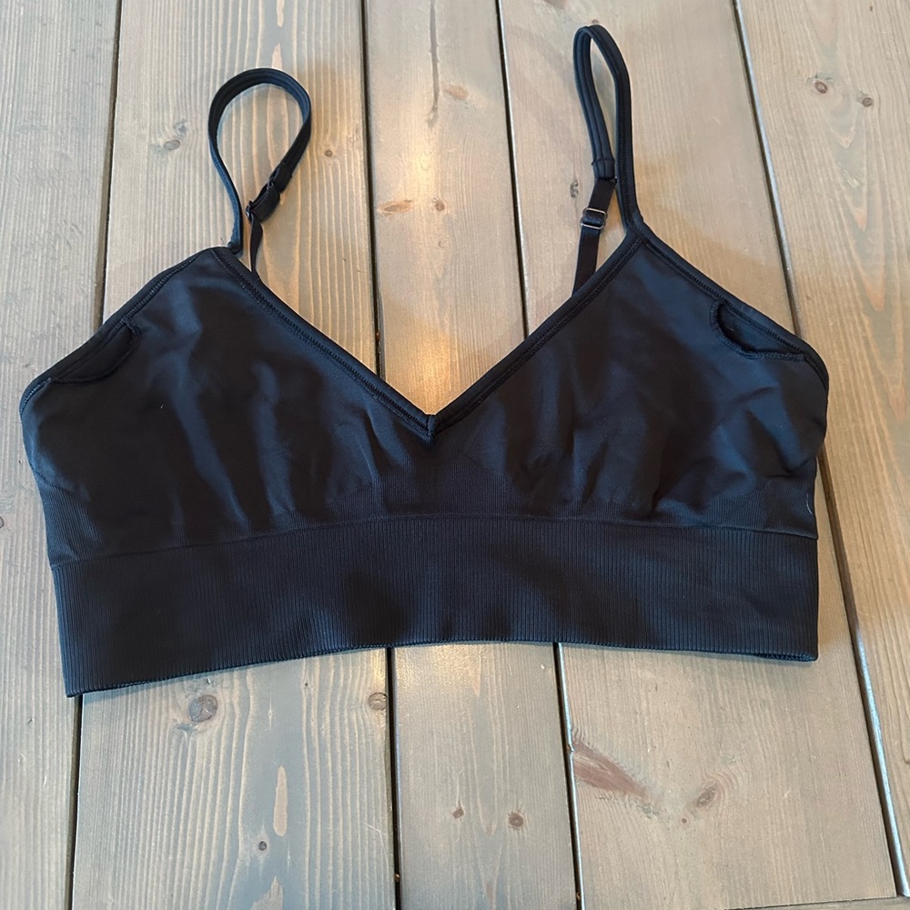 Lululemon Athletica Black V-Neck Bra - size 12